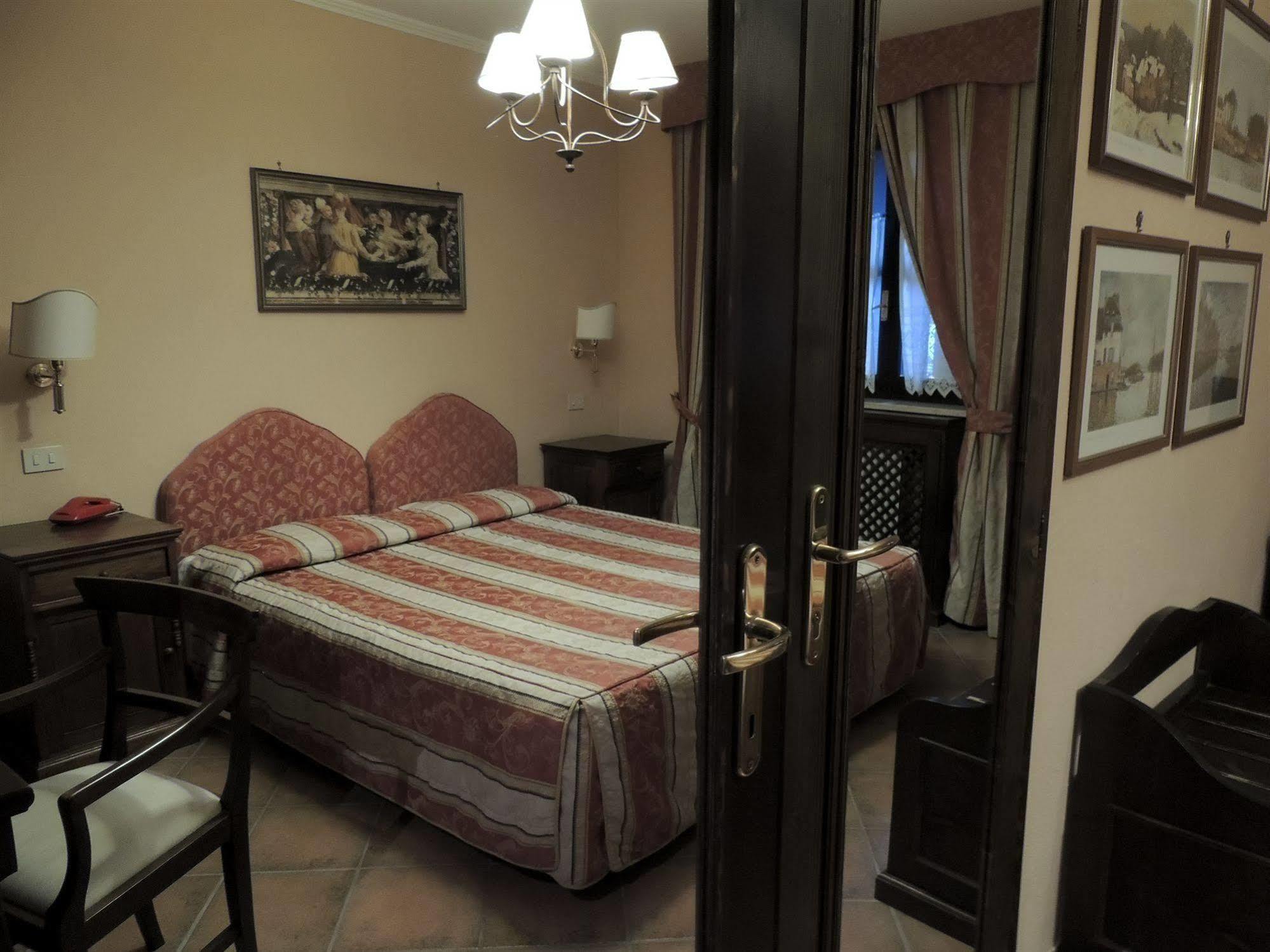 הוילה אנגוילרה סבציה Country Relais I Due Laghi מראה חיצוני תמונה